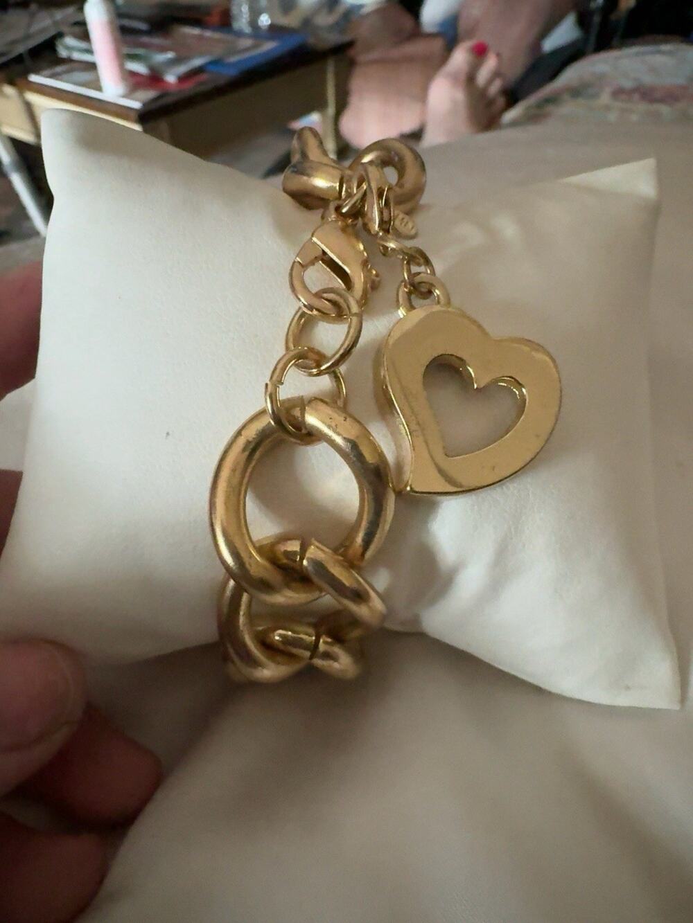 RMN Roman Chunky Gold Tone Link Bracelet Open Heart Charm Heavy Statement 8”